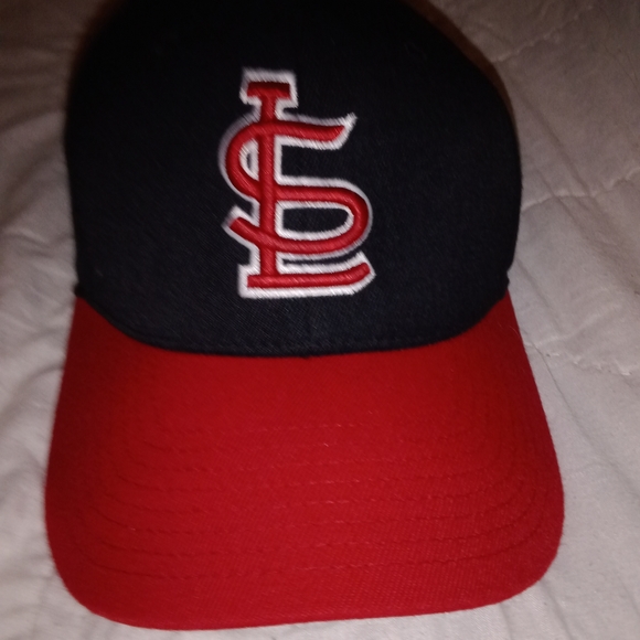 Vintage St. Louis Cardinals Hat New Old Stock Size Med-Lg Flexfit - Picture 1 of 9
